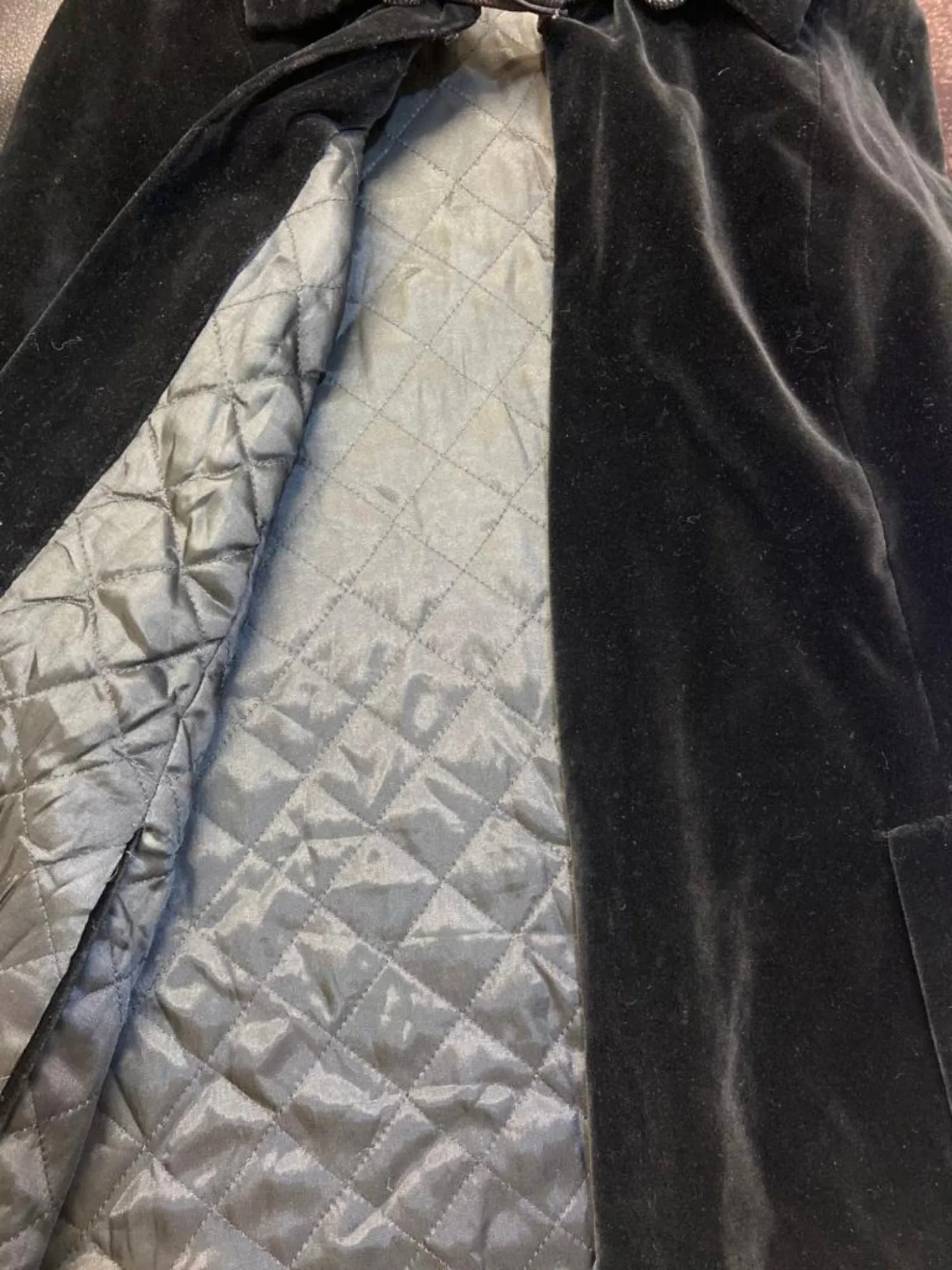 Stunning 1960s Black Velvet Cape by QUAD - Size S