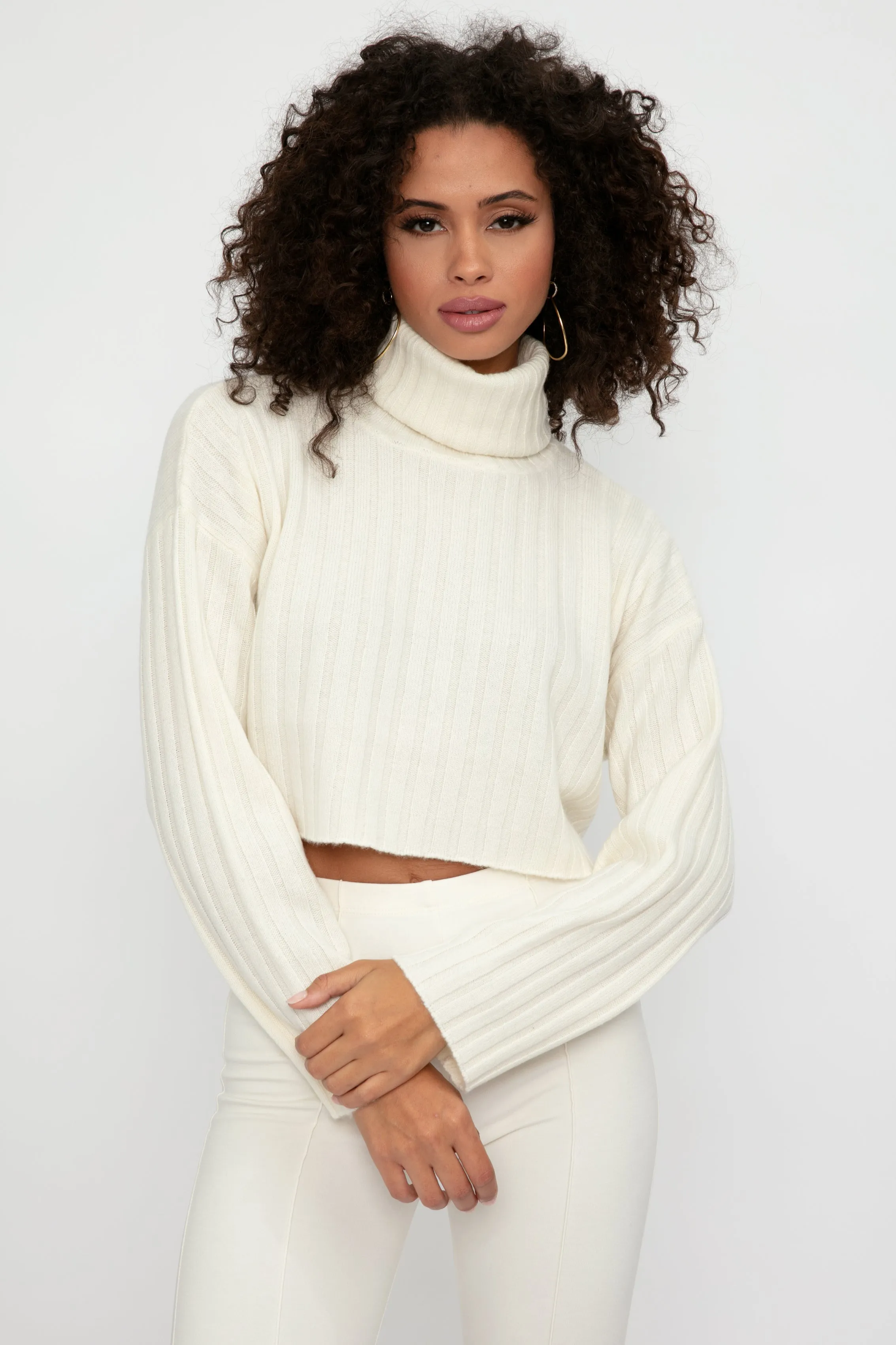 Uma Cashmere Cropped Turtleneck Sweater in Gardenia