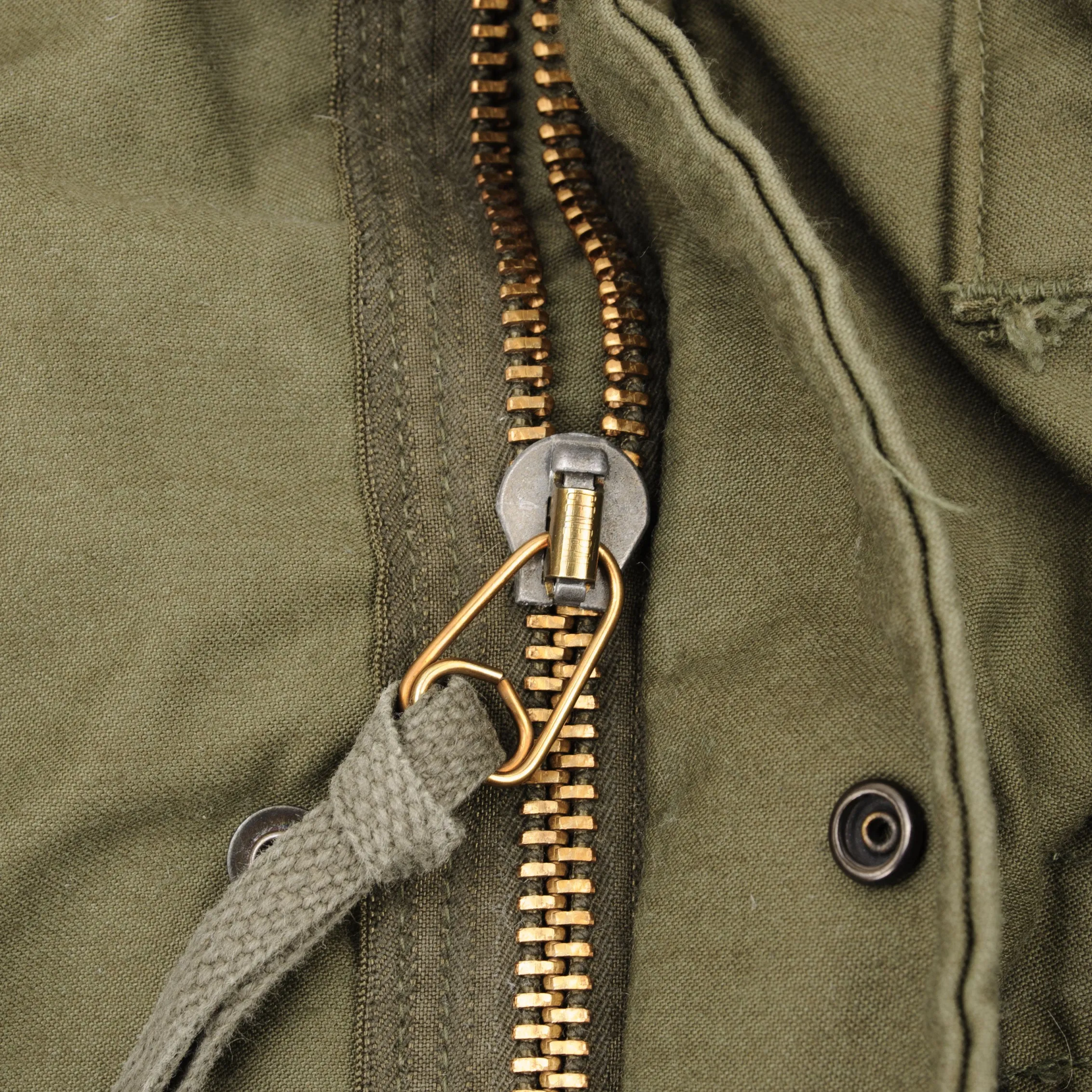 VINTAGE US ARMY M-1965 M65 1982 FIELD JACKET PATCHED SIZE SMALL REGULAR